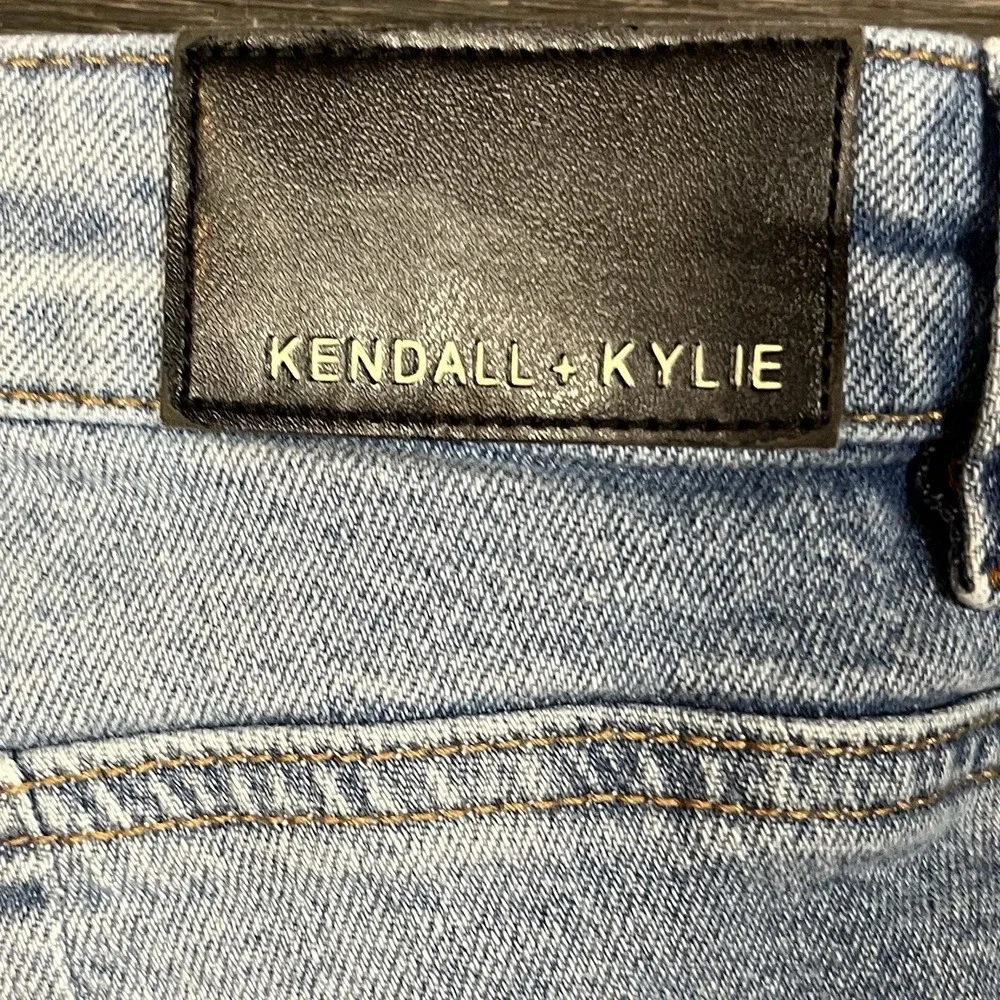 Kendall + Kylie The Icon Cut Off Shorts Women 11/30Blue Denim Raw Hem Distressed - Picture 3 of 10
